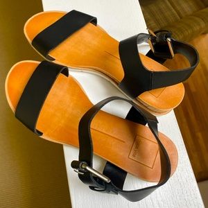 DOLCE VITA Women’s Black Sandals w/white bottom - on trend - super comfortable